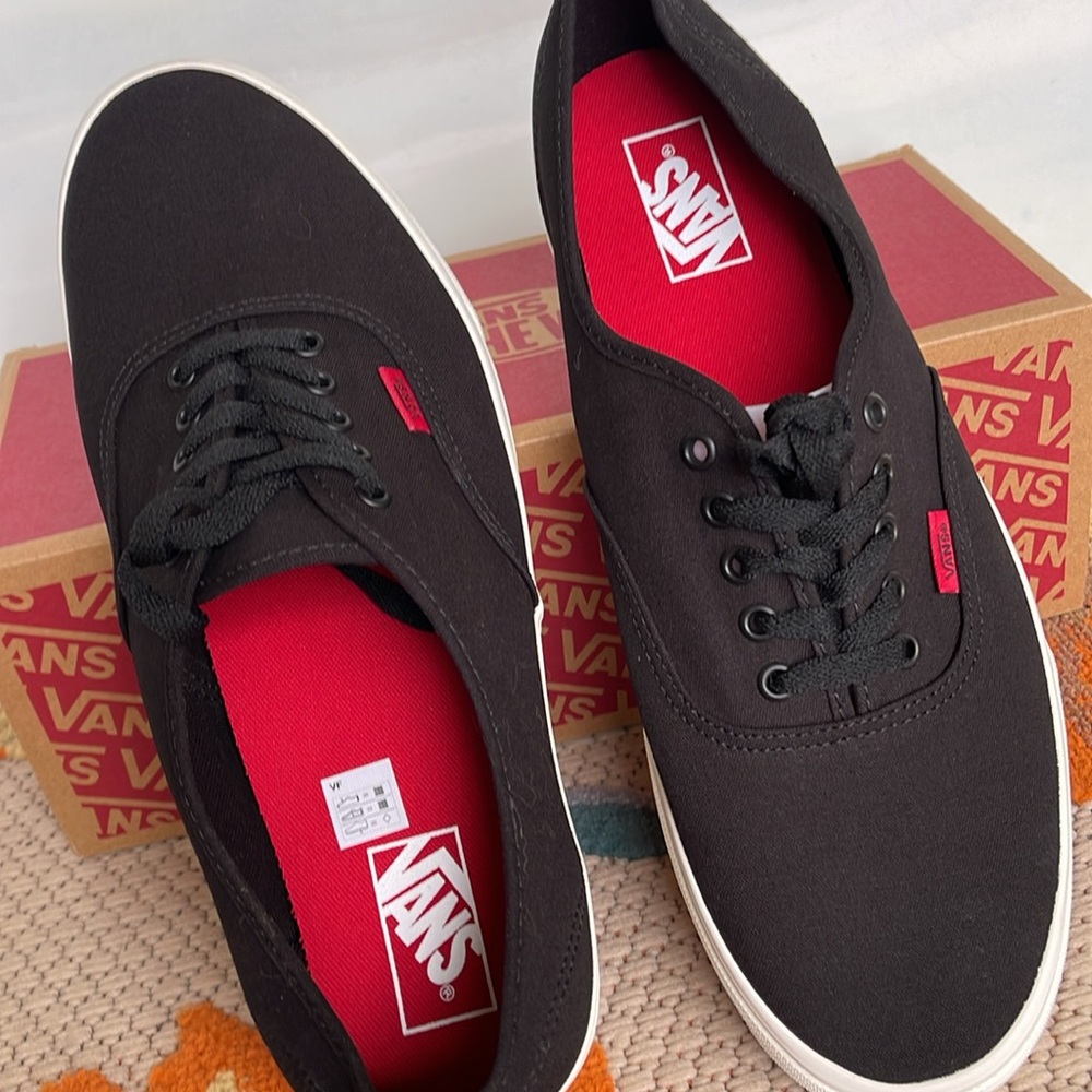 Vans WMNS Authentic
Secret Lover Black
VN000BW5BLK
Sneakers - Picture 12 of 16